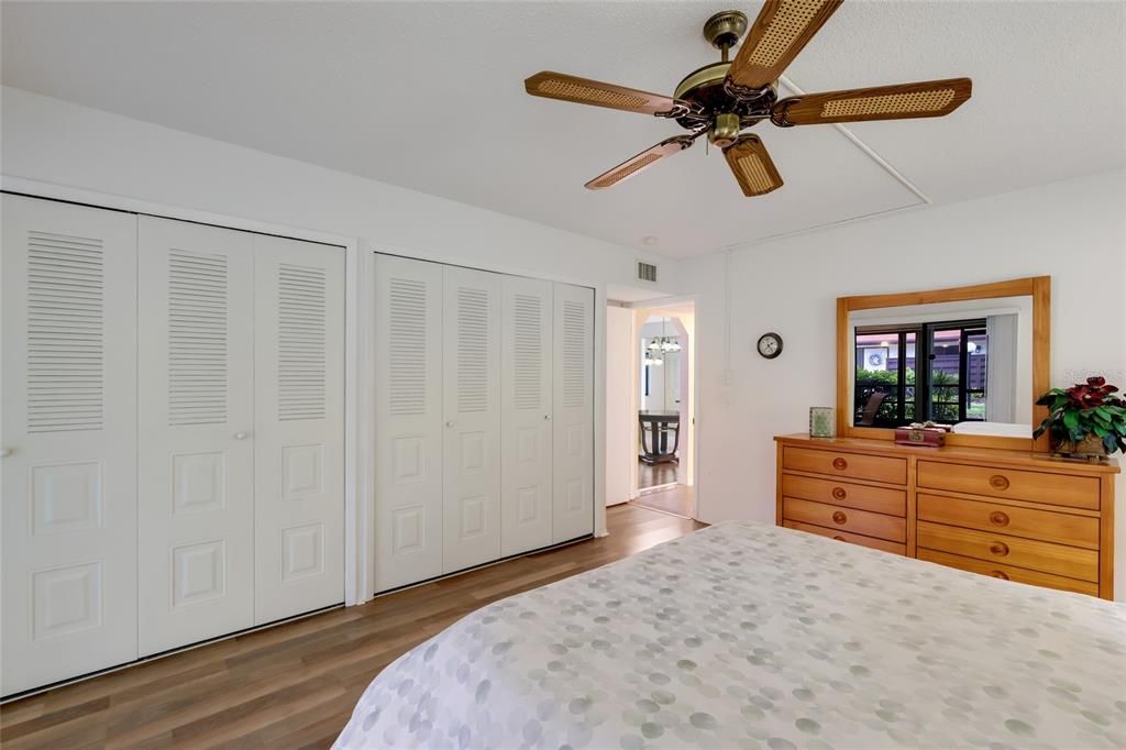 For Sale: $185,000 (2 beds, 2 baths, 1280 Square Feet)