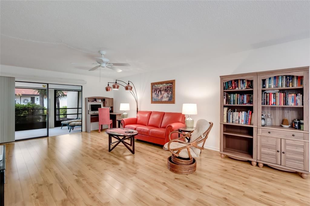 For Sale: $185,000 (2 beds, 2 baths, 1280 Square Feet)