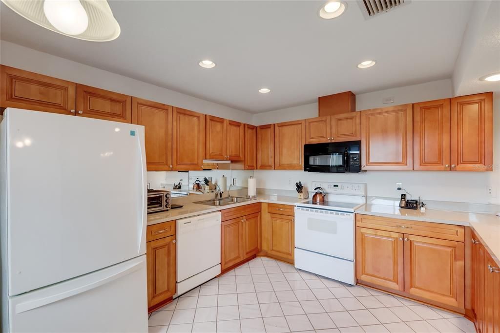 For Sale: $185,000 (2 beds, 2 baths, 1280 Square Feet)