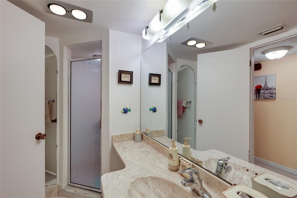 For Sale: $185,000 (2 beds, 2 baths, 1280 Square Feet)
