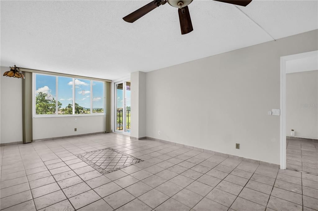 For Rent: $1,750 (1 beds, 1 baths, 780 Square Feet)