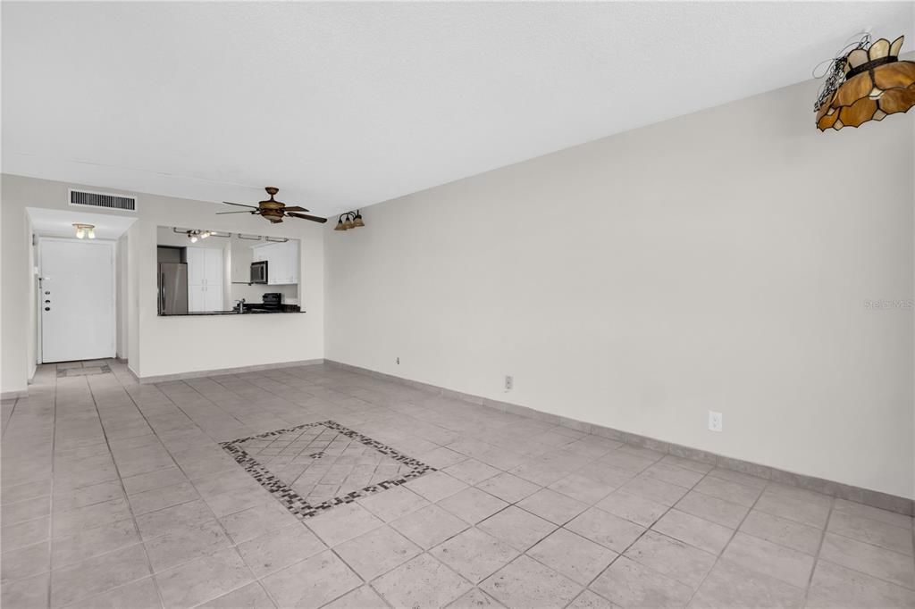 For Rent: $1,750 (1 beds, 1 baths, 780 Square Feet)