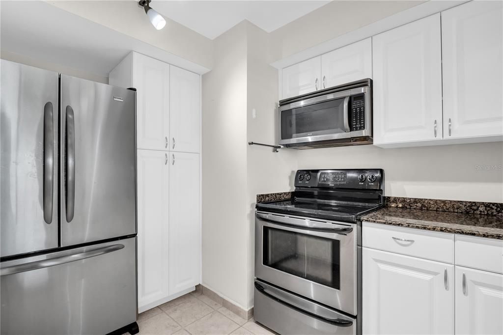 For Rent: $1,750 (1 beds, 1 baths, 780 Square Feet)
