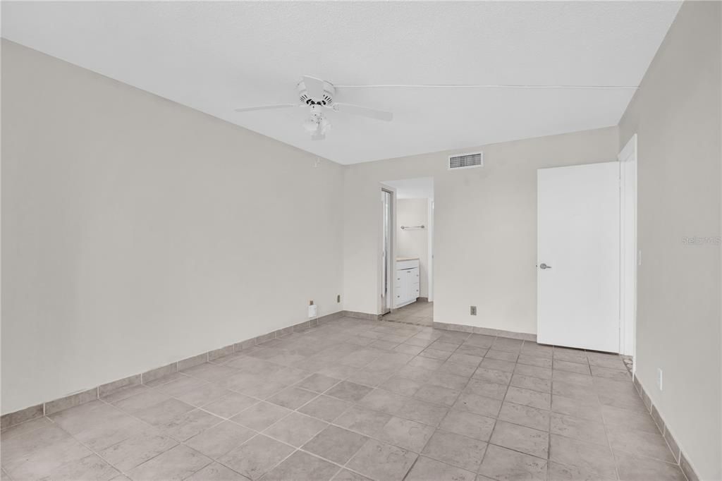For Rent: $1,750 (1 beds, 1 baths, 780 Square Feet)