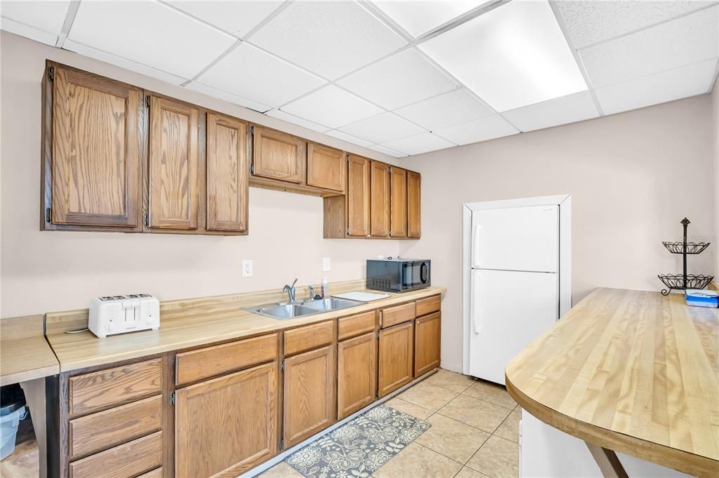 For Rent: $1,750 (1 beds, 1 baths, 780 Square Feet)
