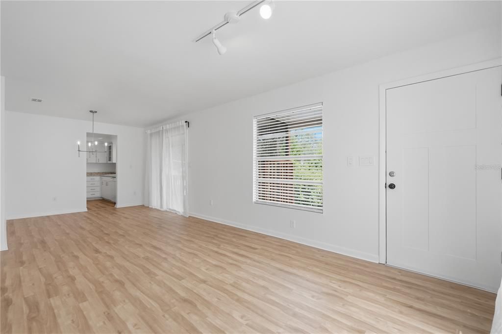 For Sale: $370,000 (3 beds, 2 baths, 1584 Square Feet)