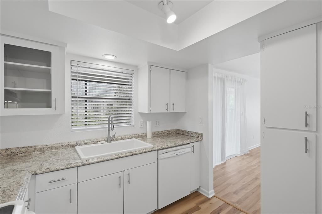 For Sale: $370,000 (3 beds, 2 baths, 1584 Square Feet)