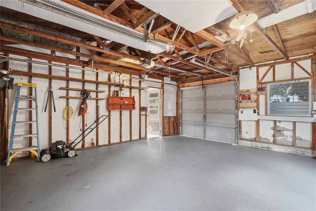 For Sale: $370,000 (3 beds, 2 baths, 1584 Square Feet)