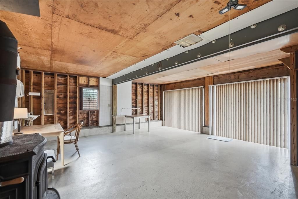 For Sale: $370,000 (3 beds, 2 baths, 1584 Square Feet)