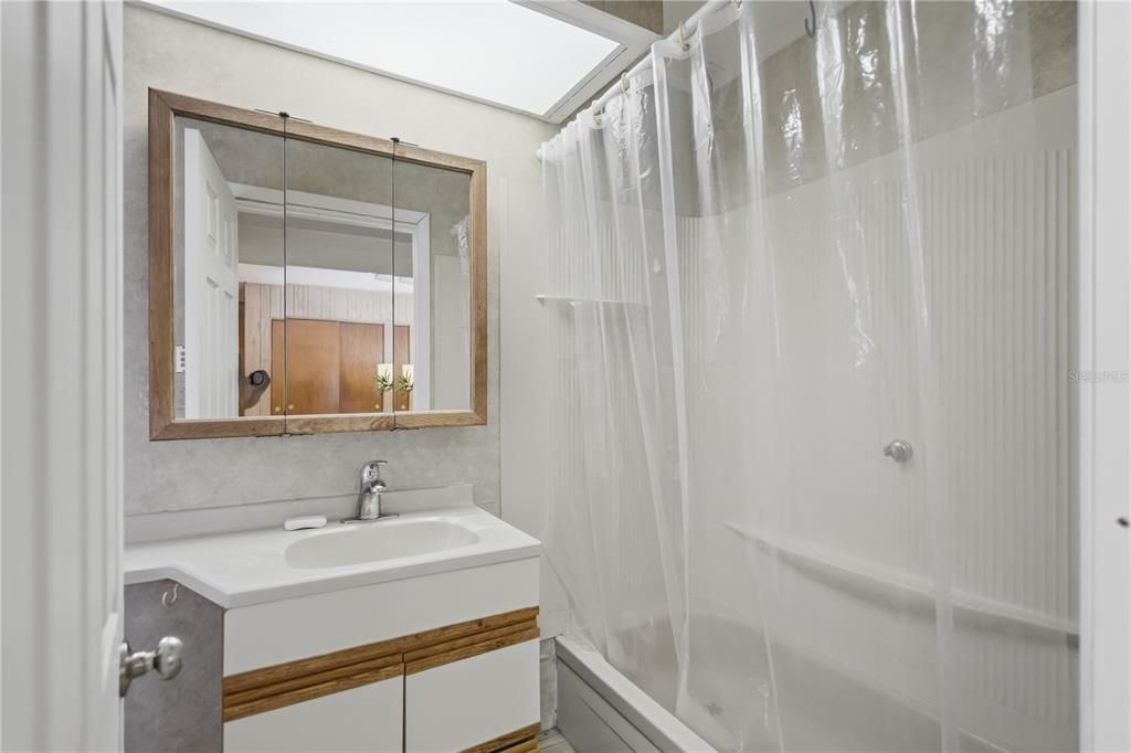 For Sale: $370,000 (3 beds, 2 baths, 1584 Square Feet)