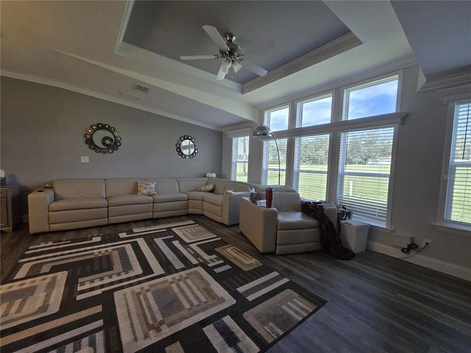 For Sale: $325,000 (3 beds, 2 baths, 1920 Square Feet)