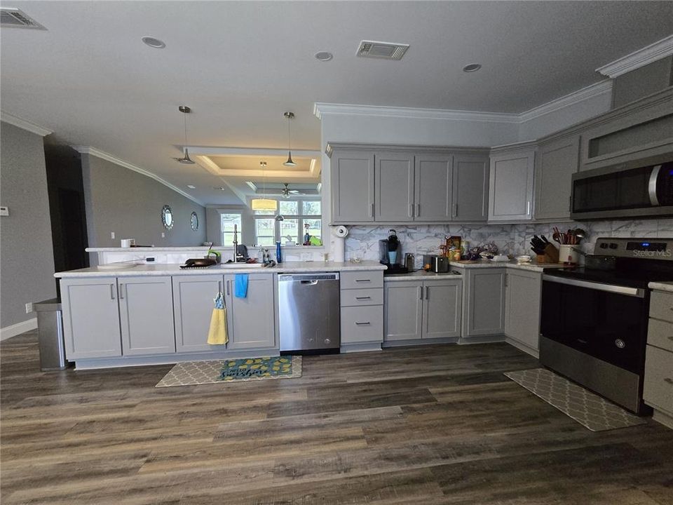 For Sale: $325,000 (3 beds, 2 baths, 1920 Square Feet)