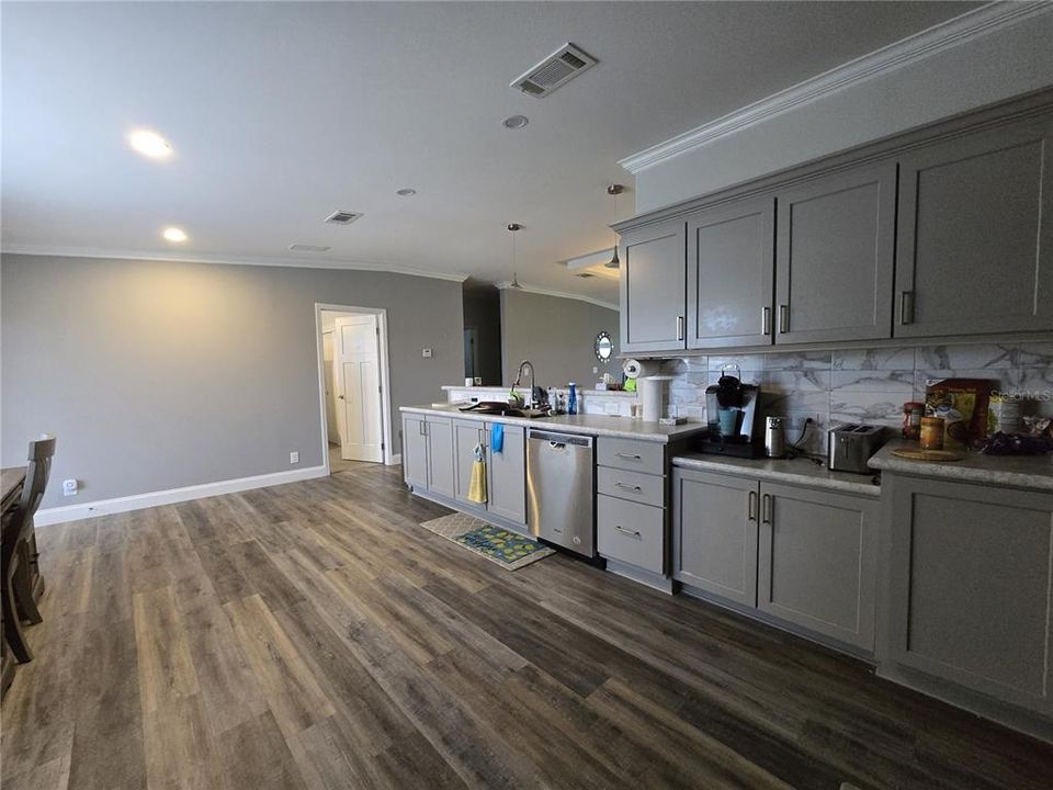 For Sale: $325,000 (3 beds, 2 baths, 1920 Square Feet)