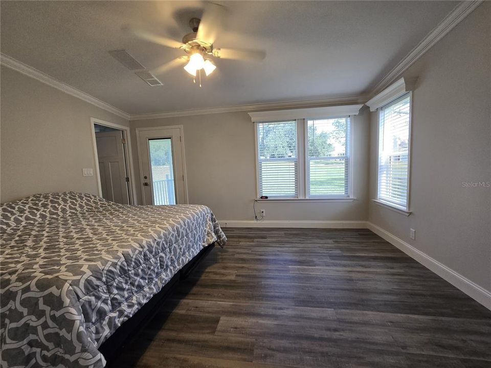 For Sale: $325,000 (3 beds, 2 baths, 1920 Square Feet)