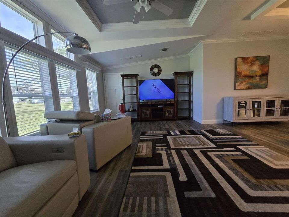For Sale: $325,000 (3 beds, 2 baths, 1920 Square Feet)