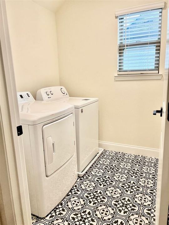 For Rent: $3,450 (4 beds, 2 baths, 2368 Square Feet)
