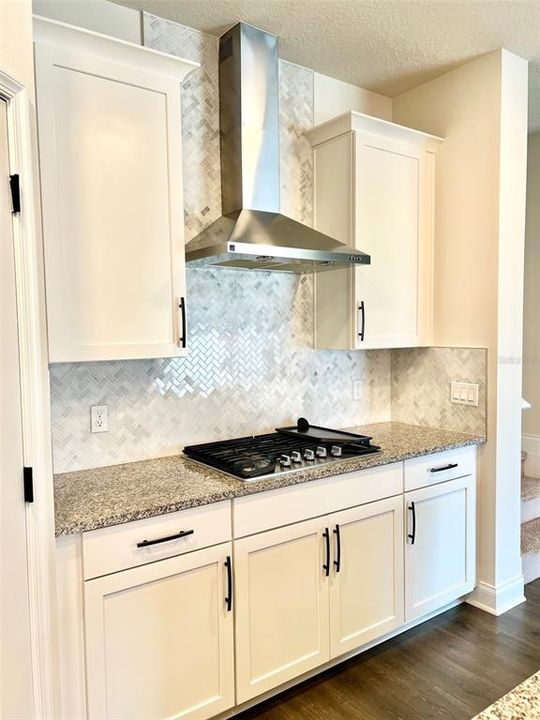 For Rent: $3,450 (4 beds, 2 baths, 2368 Square Feet)