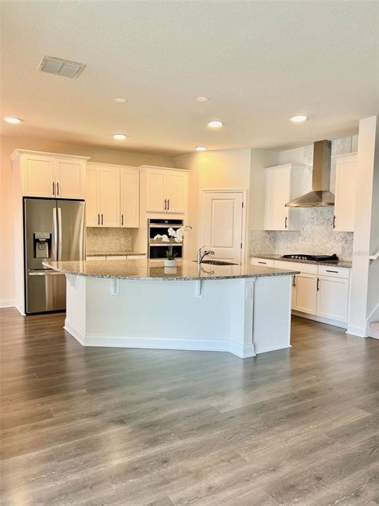 For Rent: $3,450 (4 beds, 2 baths, 2368 Square Feet)