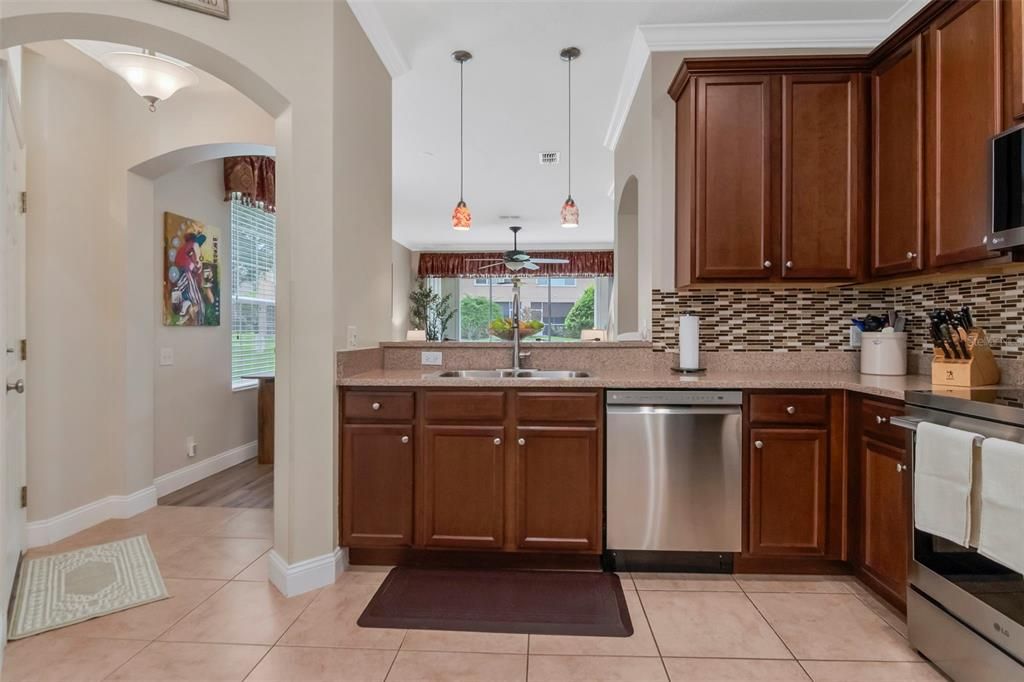 For Sale: $324,900 (3 beds, 2 baths, 1692 Square Feet)