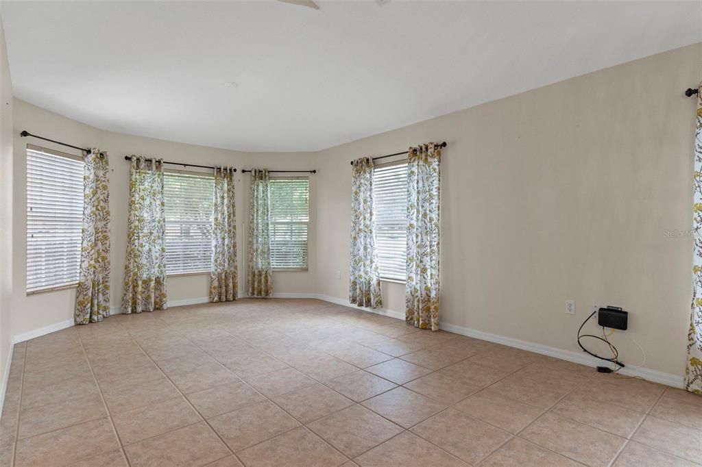 En Venta: $298,998 (3 camas, 2 baños, 1970 Pies cuadrados)