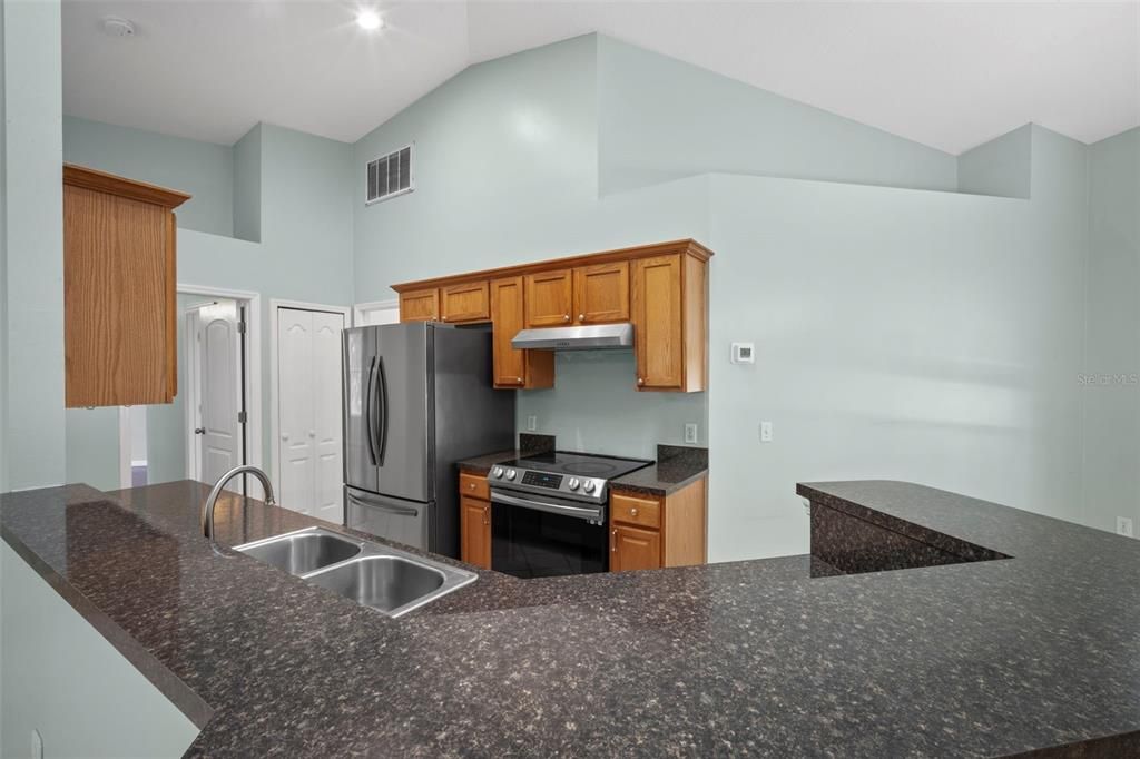For Sale: $320,900 (3 beds, 2 baths, 1611 Square Feet)