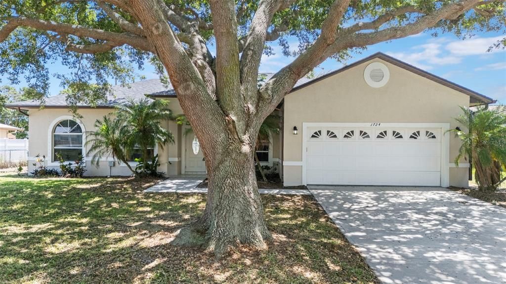 For Sale: $320,900 (3 beds, 2 baths, 1611 Square Feet)