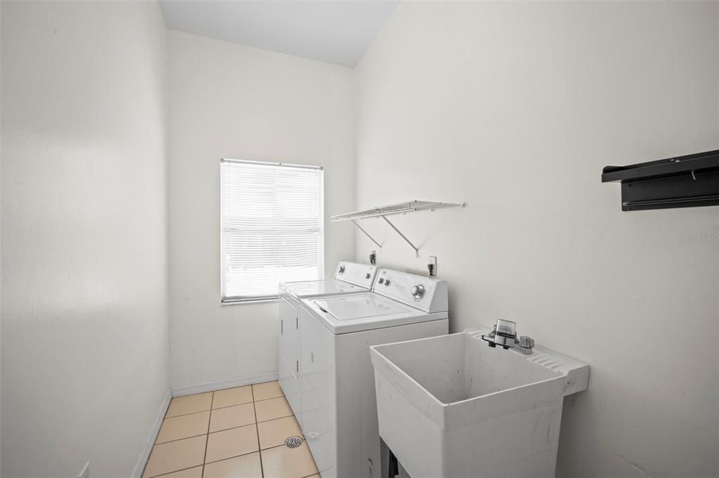 For Sale: $320,900 (3 beds, 2 baths, 1611 Square Feet)