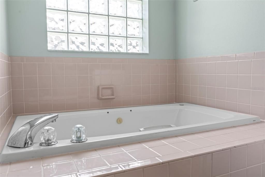 For Sale: $320,900 (3 beds, 2 baths, 1611 Square Feet)