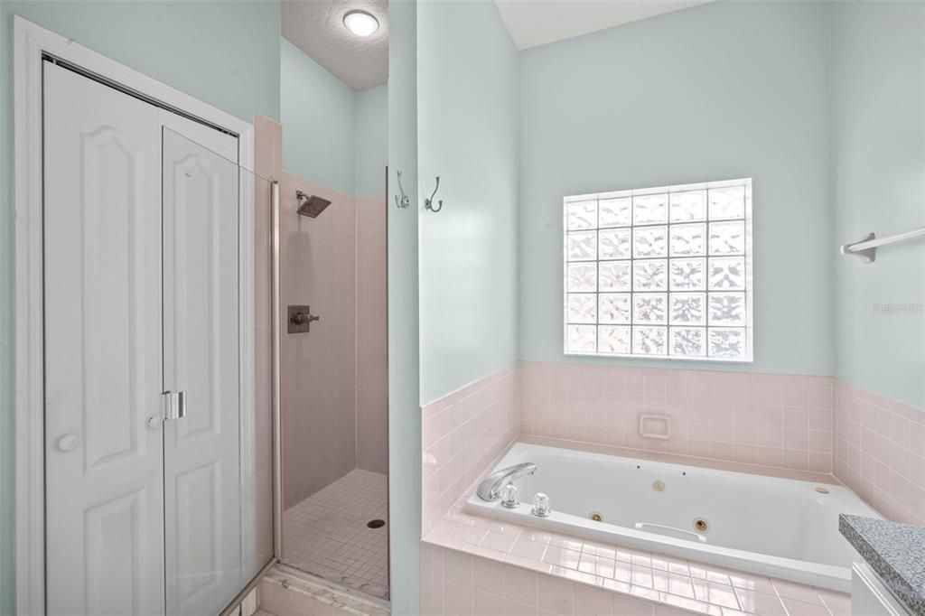 For Sale: $320,900 (3 beds, 2 baths, 1611 Square Feet)