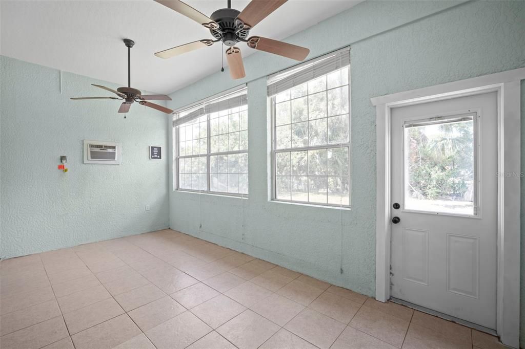 For Sale: $320,900 (3 beds, 2 baths, 1611 Square Feet)