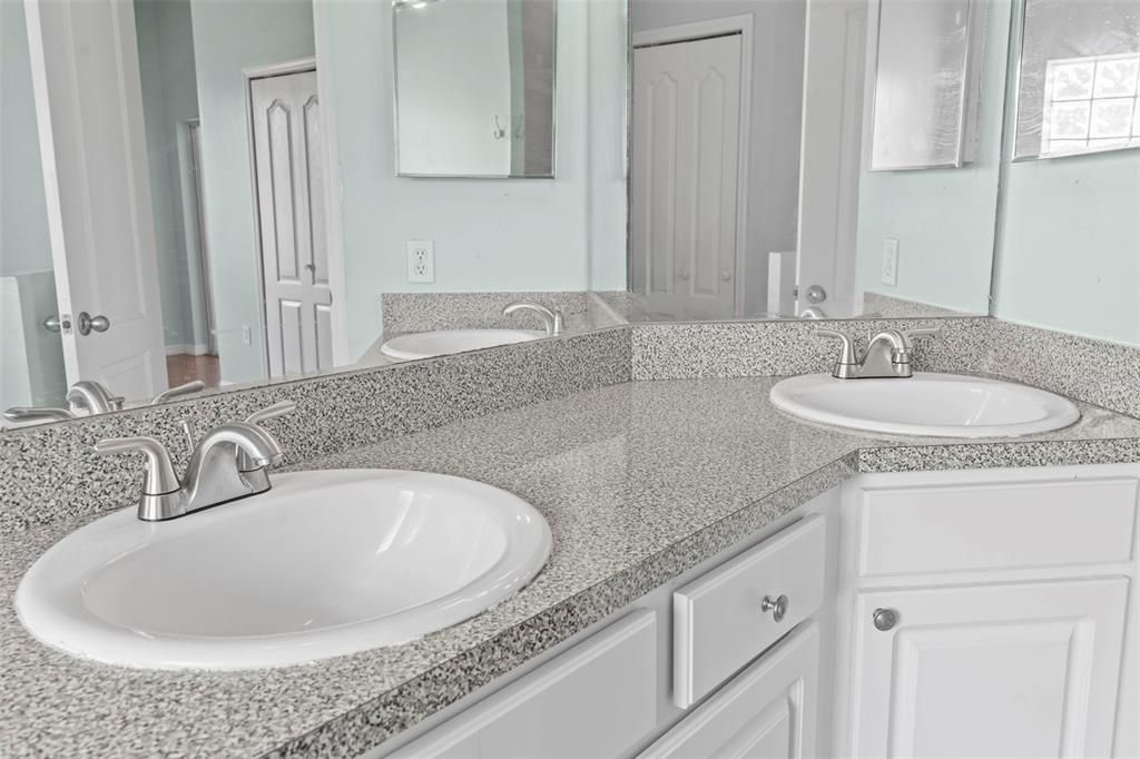 For Sale: $320,900 (3 beds, 2 baths, 1611 Square Feet)