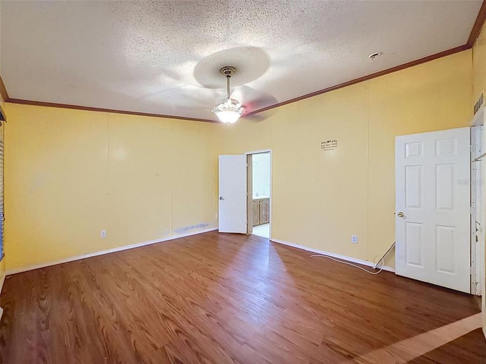 For Sale: $249,900 (4 beds, 2 baths, 2128 Square Feet)
