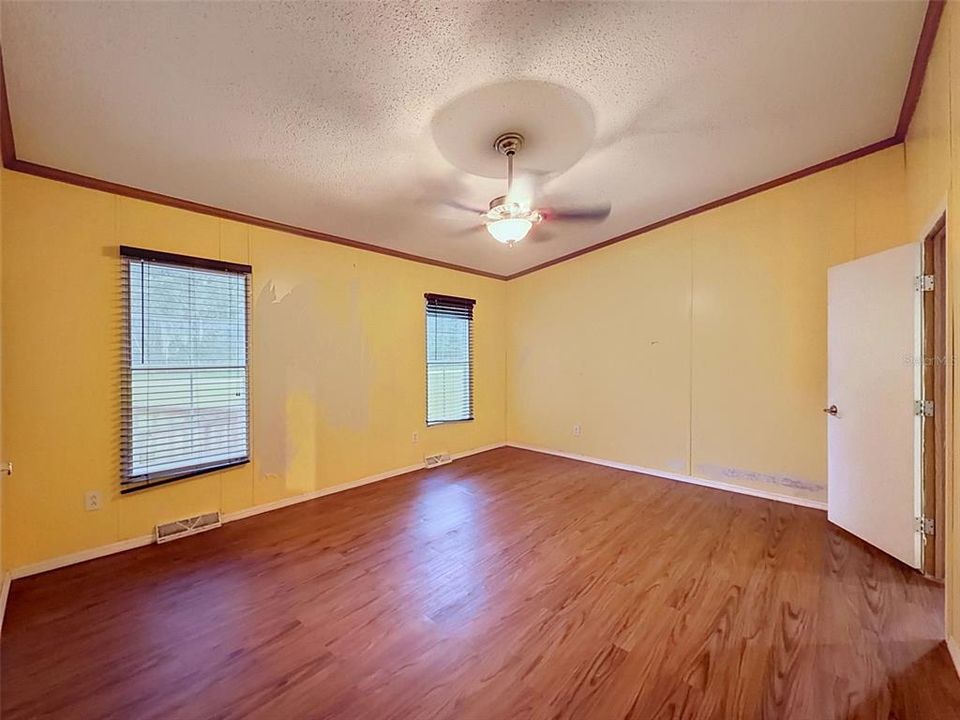 For Sale: $249,900 (4 beds, 2 baths, 2128 Square Feet)