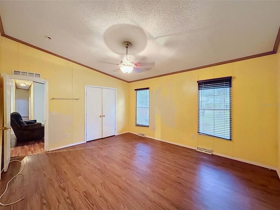 For Sale: $249,900 (4 beds, 2 baths, 2128 Square Feet)