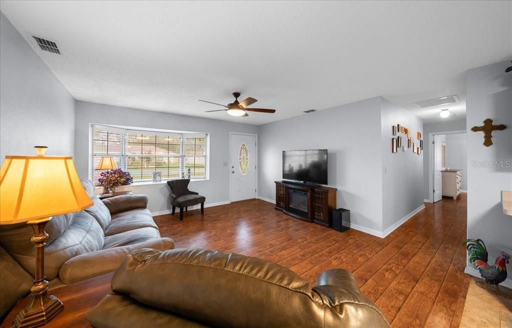 For Sale: $264,900 (3 beds, 2 baths, 1602 Square Feet)