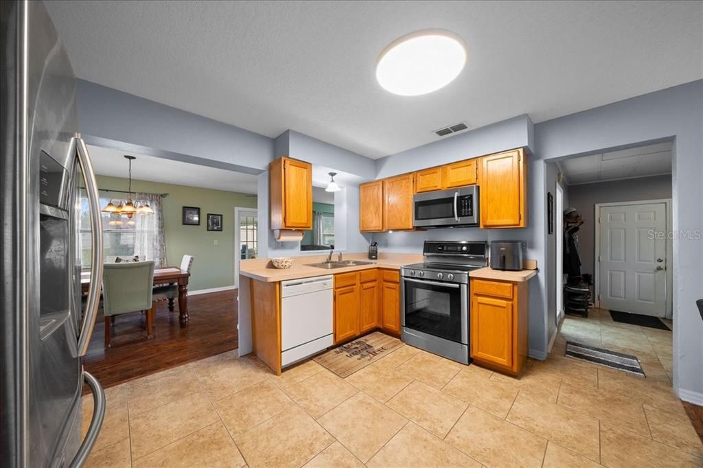 For Sale: $264,900 (3 beds, 2 baths, 1602 Square Feet)