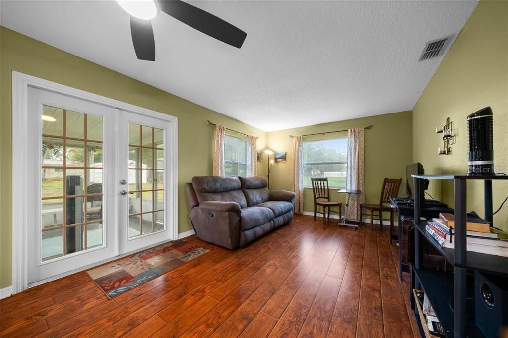 For Sale: $264,900 (3 beds, 2 baths, 1602 Square Feet)