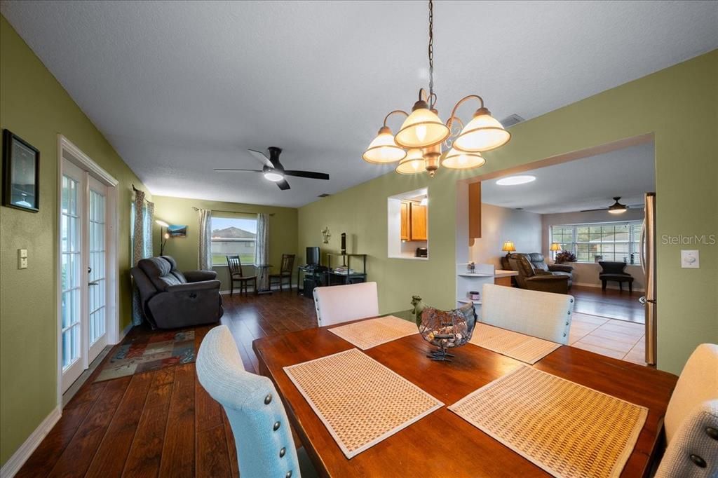 For Sale: $264,900 (3 beds, 2 baths, 1602 Square Feet)