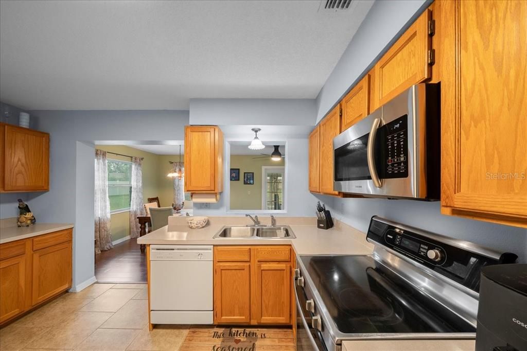 For Sale: $264,900 (3 beds, 2 baths, 1602 Square Feet)