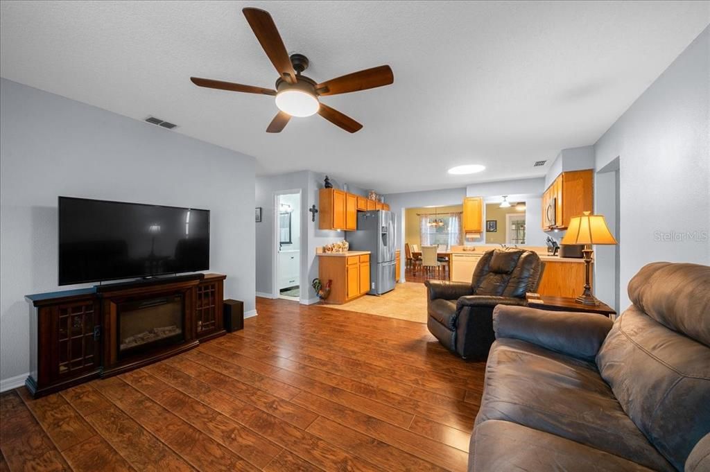 For Sale: $264,900 (3 beds, 2 baths, 1602 Square Feet)