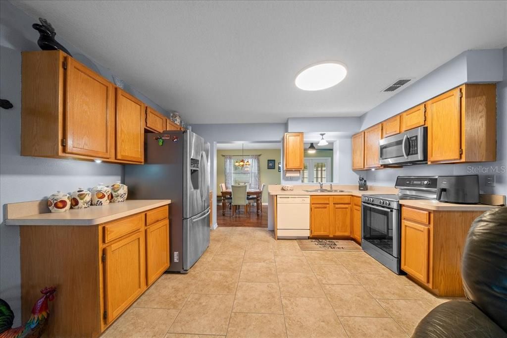 For Sale: $264,900 (3 beds, 2 baths, 1602 Square Feet)