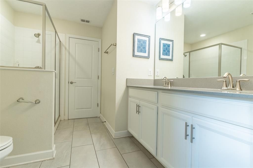 For Sale: $699,000 (9 beds, 5 baths, 3909 Square Feet)
