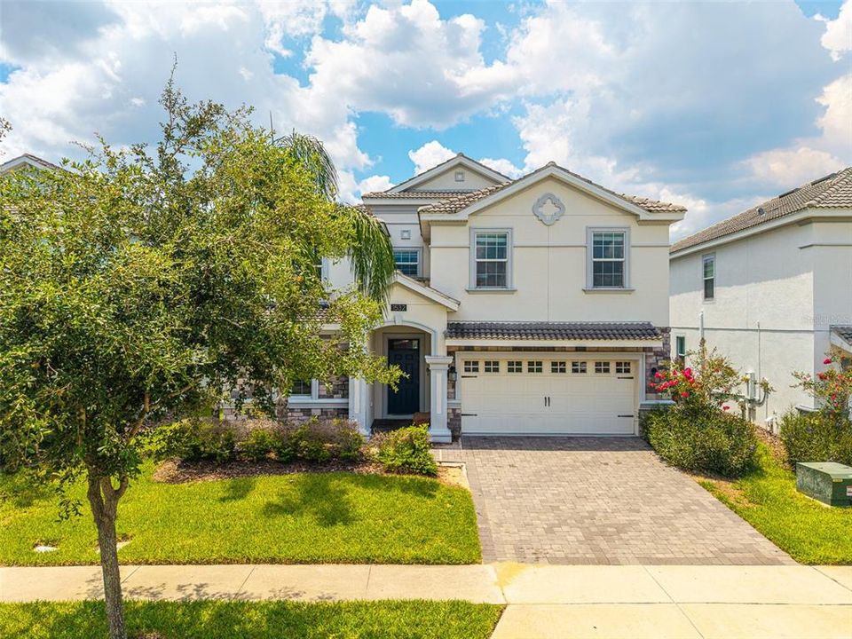 For Sale: $699,000 (9 beds, 5 baths, 3909 Square Feet)
