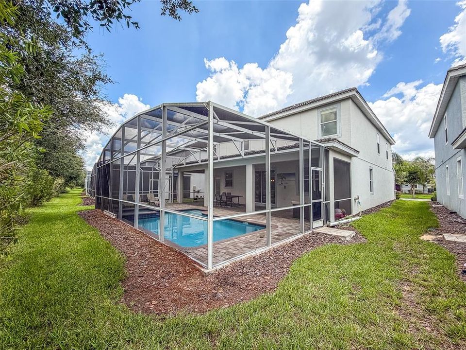 For Sale: $699,000 (9 beds, 5 baths, 3909 Square Feet)