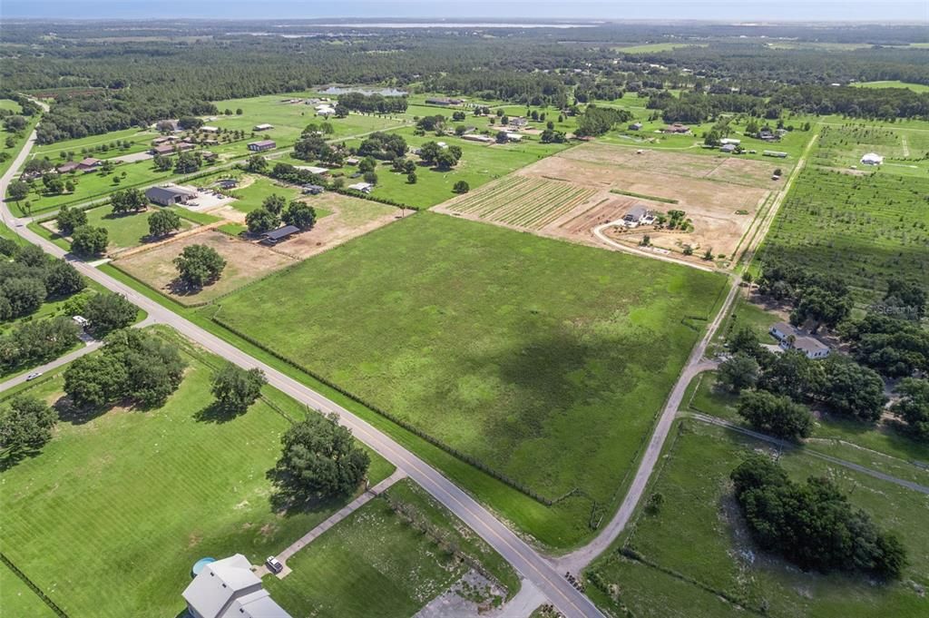 На продажу: $589,000 (9.49 acres)