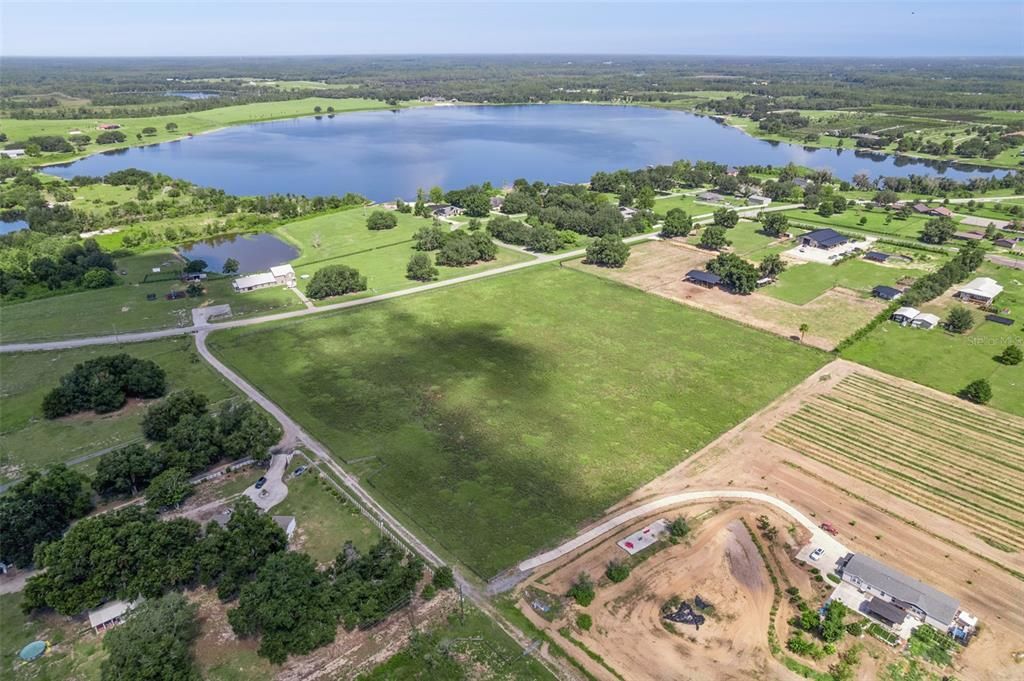 На продажу: $589,000 (9.49 acres)