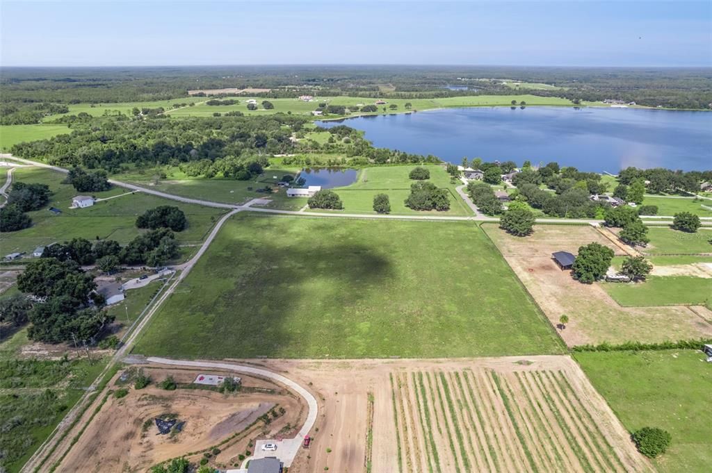 На продажу: $589,000 (9.49 acres)