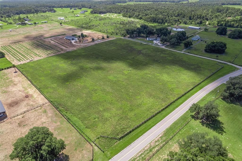 На продажу: $589,000 (9.49 acres)