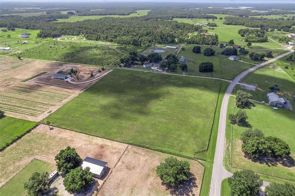 На продажу: $589,000 (9.49 acres)