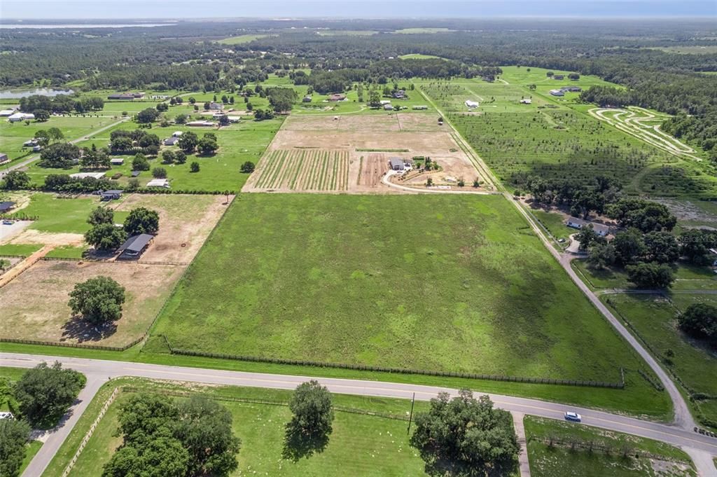 На продажу: $589,000 (9.49 acres)